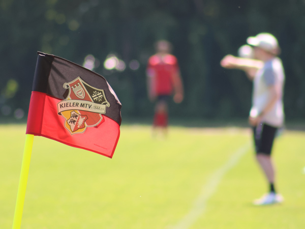 Eckfahne mit Wappen des KMTV